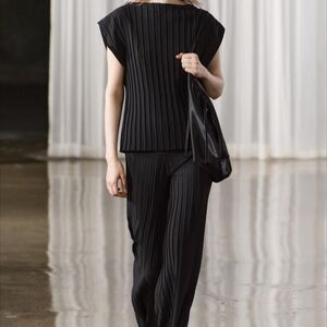 Zara Black Pleated Pants